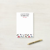 Een notitie van het speciaal gepersonaliseerd fond post-it® notes (Op bureau)