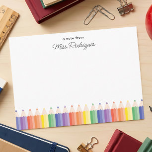 Een notitie van kleurrijke regenboogpotloden Leraa Notitiekaartje