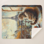 Een ochtend in Parijs | Gemberkat in een café Sherpa Deken (Voorkant (horizontaal))