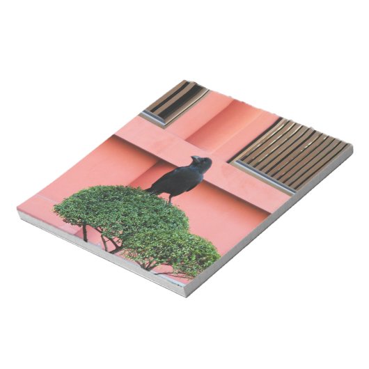 Een Oerwoud met grote vulling bedekt een baars op  Notitieblok (Linkerzijde)