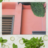 Een Oerwoud met grote vulling bedekt een baars op  Theedoek (Gevouwen)