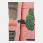 Een Oerwoud met grote vulling bedekt een baars op  Theedoek (Verticaal)