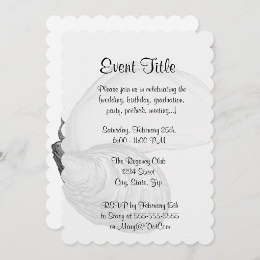 Een oesterschelp met het gezegde "de wereld is jou kaart (Voorkant / Achterkant)