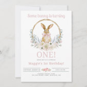 Een of ander konijn is een verjaardagsuitnodiging  kaart (Voorkant)