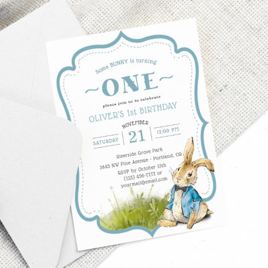 Een of ander konijn wordt één verjaardag kaart