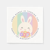 Een of andere Bunny draait om een regenboogdag Servet (Voorkant)