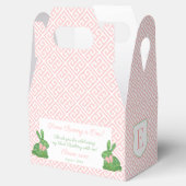 Een of andere Bunny is één roze groene 1e verjaard Bedankdoosjes (Geopend)