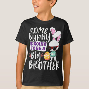 Een of andere Bunny wordt een grote broeder-paasma T-shirt