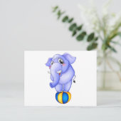 Een olifant boven de schokkende bal briefkaart (Staand voorkant)