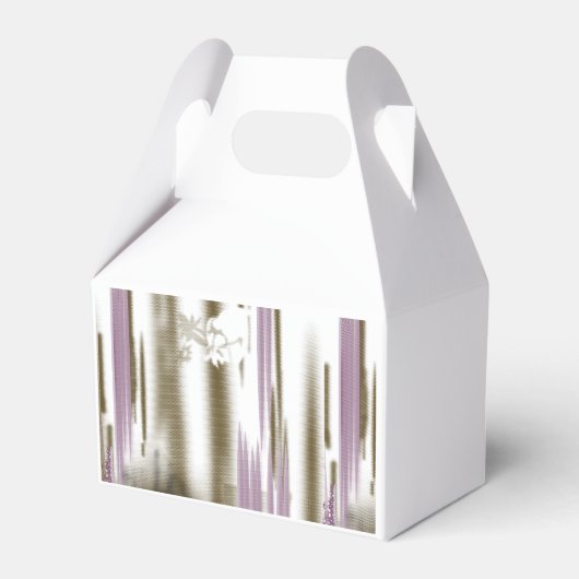 Een ongerept meer genesteld tussen besneeuwde berg bedankdoosjes (Achterkant)