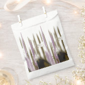 Een ongerept meer genesteld tussen besneeuwde berg bedankzakje (Geknipt)