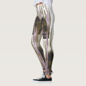 Een ongerept meer genesteld tussen besneeuwde berg leggings (Links)