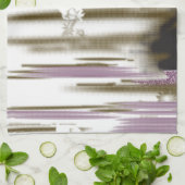 Een ongerept meer genesteld tussen besneeuwde berg theedoek (Gevouwen)