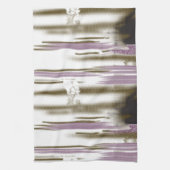 Een ongerept meer genesteld tussen besneeuwde berg theedoek (Verticaal)