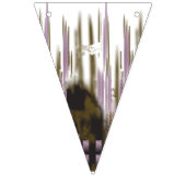 Een ongerept meer genesteld tussen besneeuwde berg vlaggetjes (Tweede vlag)