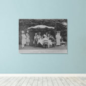 Een ontbijtfeest in Osbourne Canvas Afdruk (Insitu (Houten vloer))