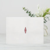 Een ontwerp van een rood en wit patroon save the date (Staand voorkant)