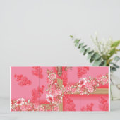 Een ontwerp van een roze en gouden achtergrond met menu (Staand voorkant)