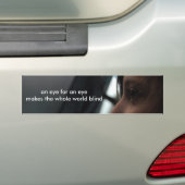 een oogje maakt de hele wereld blind bumpersticker (Op auto)
