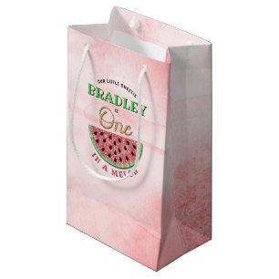 Eén op een meloen op de eerste verjaardag klein cadeauzakje