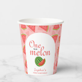 Eén op een meloen op de eerste verjaardag papieren bekers