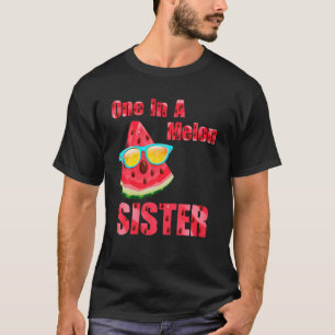 Een op een meloenszuster na eerste geboorte. t-shirt