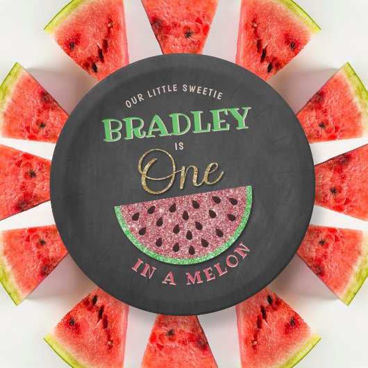 Eén op een Melon Chalkboard op de eerste verjaarda Papieren Bordje