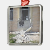 Een op een raket geprojecteerde renade metalen ornament (Links)