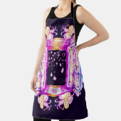 Een open  venster met slangen tegen een achtergron schort (Insitu)