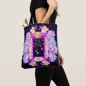 Een open venster met slangen tegen een achtergron tote bag (Dichtbij)