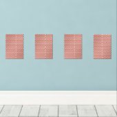 Een opgerold stuk inpakpapier met een feestelijk muurkunst sets (Houten vloer)