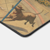 Een optredende zebu en pauw met clown trainer bureaumat (Hoek)