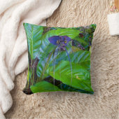 Een opvallende donkerpaarse bloem kussen (Deken)