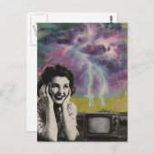 Een opwindende collage van een vrouw paarse lucht briefkaart (Voorkant / Achterkant)