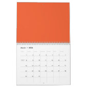 Een oranje achtergrond met een kalender (Mar 2026)