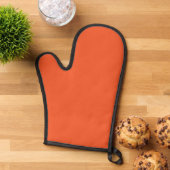 Een oranje achtergrond met een zwarte rand ovenwant (Top down)