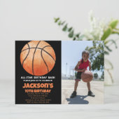 Een Oranje Basketball Birthday Uitnodigingen met f (Staand voorkant)