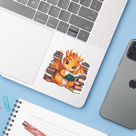 Een Oranje Dragon Reading Sticker (Laptop met iPhone)