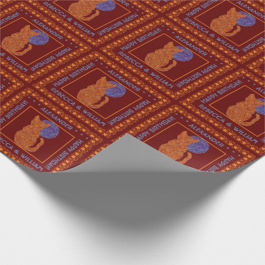 Een Oranje katje en de motorkap op maat Cadeaupapier (Hoek)