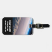 Een orbitale zonsondergang voor de kust van Cabo S Bagagelabel (Voorkant horizontaal)