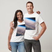 Een orbitale zonsondergang voor de kust van Cabo S T-shirt (Unisex)