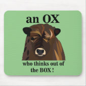Een os die uit de doos denkt muismat (Voorkant)
