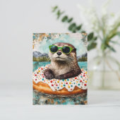 Een otter op vakantie in een drijvende donut briefkaart (Staand voorkant)