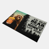 Een oud Beer met zijn honing leeft hier in een deu Deurmat (Schuin)