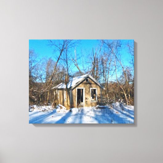 Een oud huis op het sneeuwcanvas canvas afdruk (Voorkant)