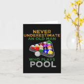 Een oud Man die speelt Pool Grappig Pool Billiards Kaart (Gele Bloem)
