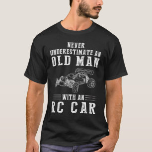 Een oud man met een auto-t-shirt nooit onderschatt t-shirt