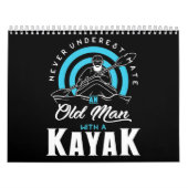 Een oud Man met een Kayak Kalender (Hoes)