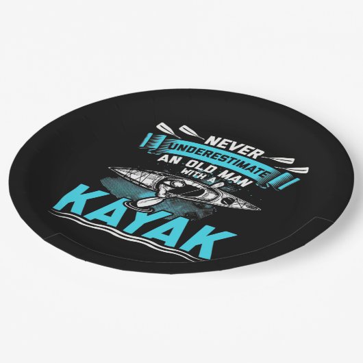 Een oud Man met een Kayak Papieren Bordje (Gekanteld)