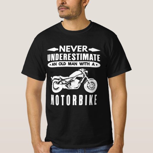 Een oud Man met motorfiets nooit onderschatten T-shirt (Voorkant)
